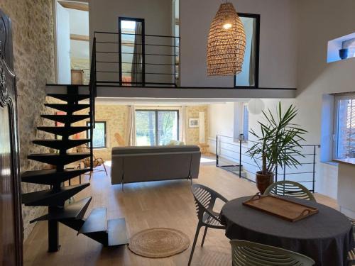 Saint-Hilaire-de-Brethmas Apartment | La Cave