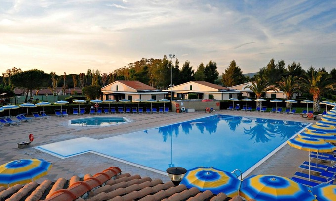 Marina di Cecina Apartment | La Cecinella Apartment 1 in Cecina, pool use A/C