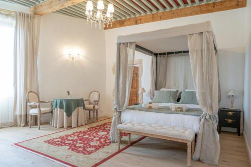 Rochemaure House | La chambre des Remparts Romantiques