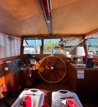 Pont-de-Vaux Boat Rental | La chambre sur l eau