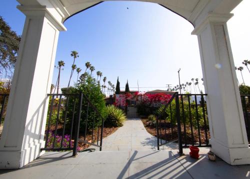 Leimert Park House | LA Charming Bungalow