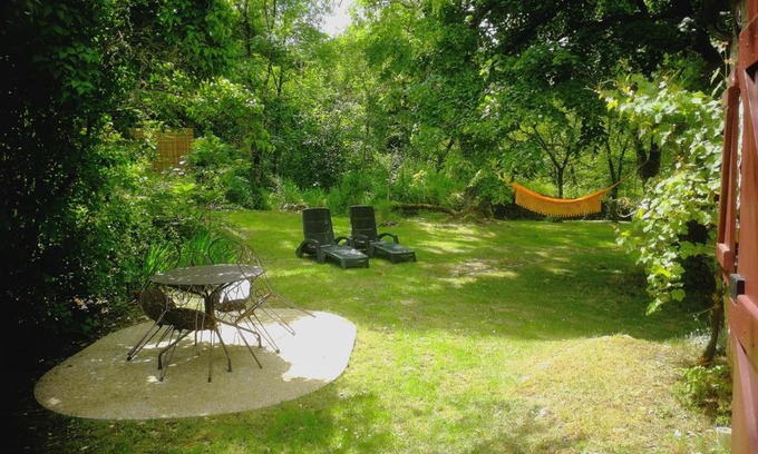 Cuzance House | La Chaumière et sa Roulotte
