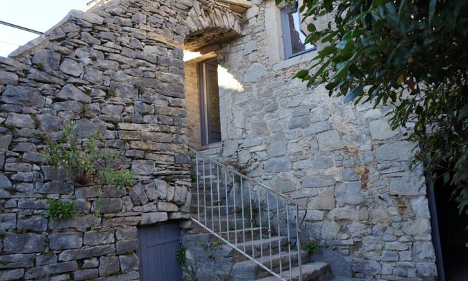 Claret Bed & Breakfast | La Chrysalide