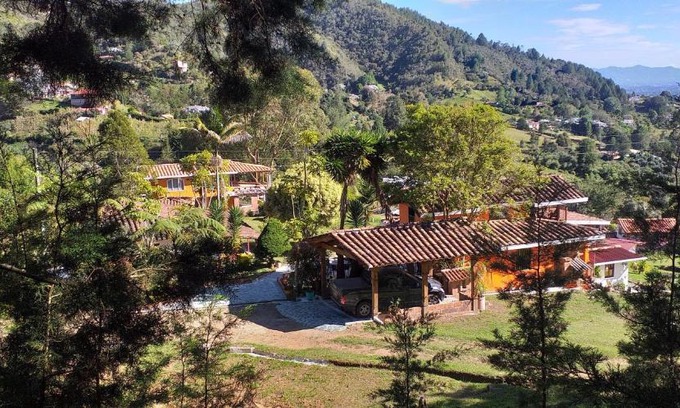 Guarne Villa | La Clara Campestre - Refugio de la Mariposa Amarilla - Eurema