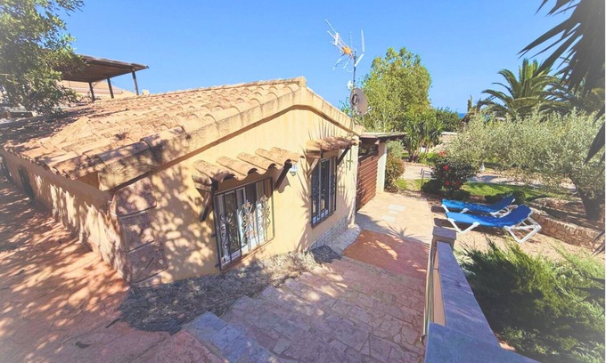 Costa Dorada House | La Cochera, in the palm garden, ideal in winter and summer