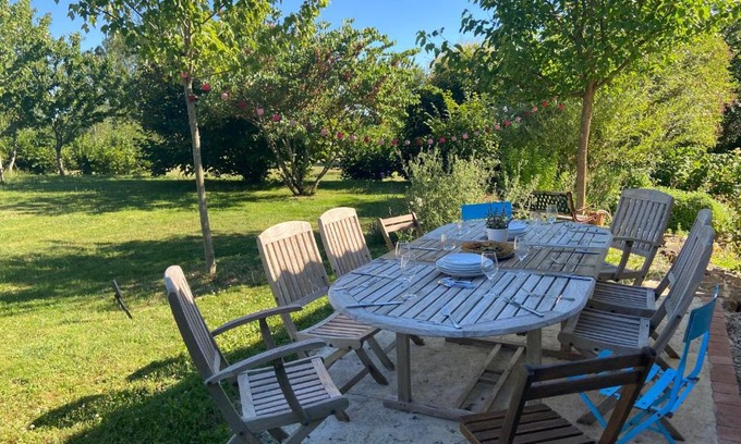 Montbron Bed & Breakfast | La Colline aux Licornes