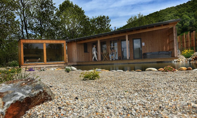 Segur-les-Villas Cabin | La Feuille Deluxe Log Cabin