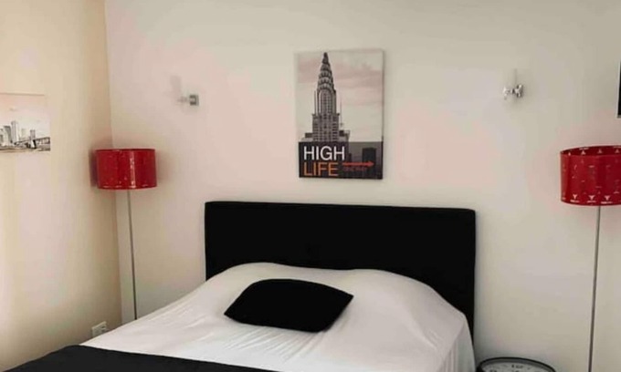 Charolles Apartment | La Garçonnière