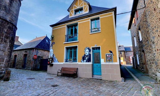 Combourg Bed & Breakfast | La goutte d'or