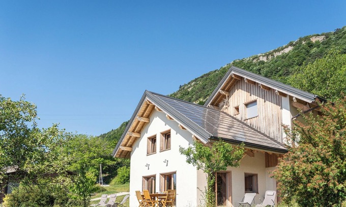 Montagnole Ski Chalet | LA GRANGE AUX ÉCUREUILS 10 PEOPLE