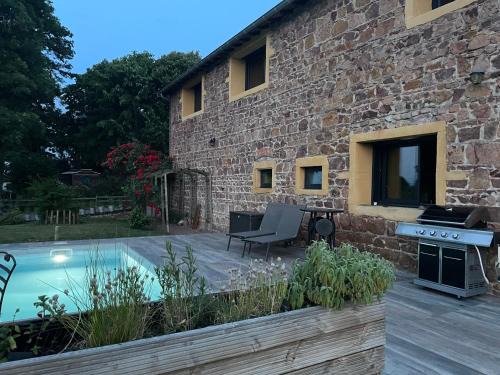 Commelle-Vernay House | La Grange aux hirondelles - avec piscine et spa