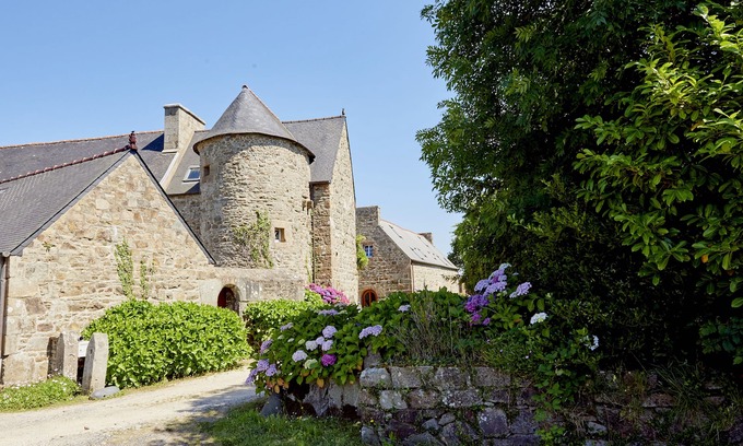 Saint-Quay-Perros House | La grange de Blanche, comfortable accommodation near Perros-Guirec
