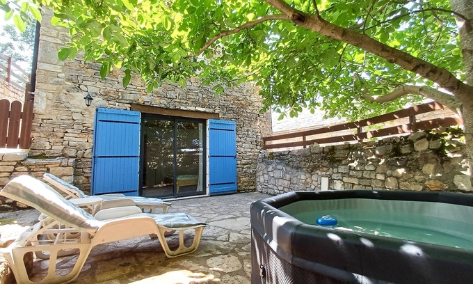 Hures-la-Parade Cottage | La Grange du Méjean, gîte de France 4 épis SAUNA+SPA on the Causse Méjean