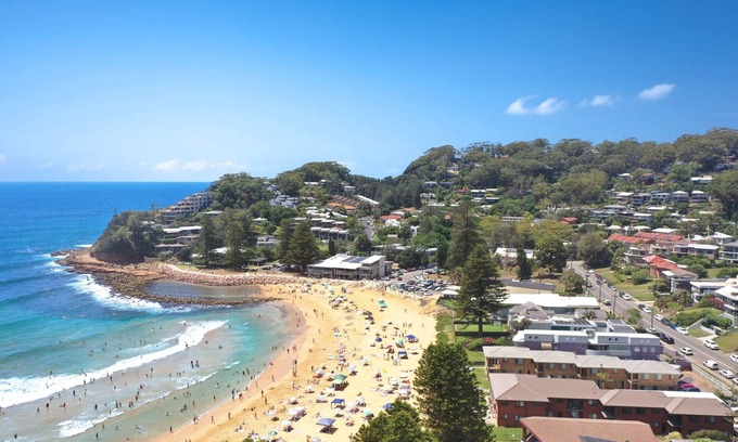 Avoca Beach House | La Gratitude - Short walk to beach, great views!