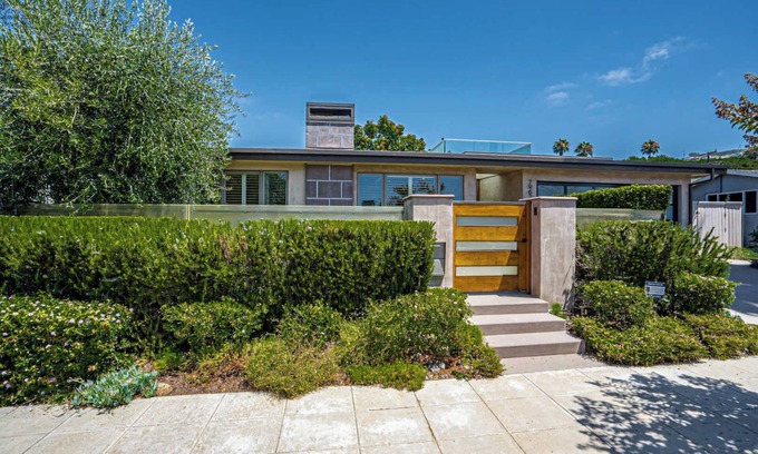 La Jolla Shores House | La Jolla Shores Gem with Rooftop Ocean Views