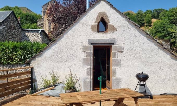 Dienne House | La Loge de Dienne Atypical house with terrace, mountain view and covered parking lot