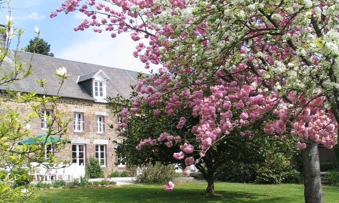 Hambye Cottage | La Longère 1750 30pers Hambye, piscine grand jardin