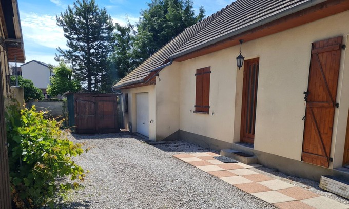 Saint-Parres-aux-Tertres House | la Maison le Cerisier