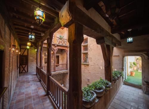 Cordes-sur-Ciel House | La Maison Bakéa