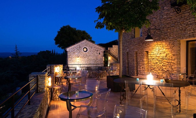 Crillon-le-Brave Hotel | La Maison de Crillon