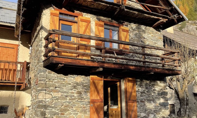 Nevache House | La maison de Lily - 3 double rooms, 1 children's dormitory