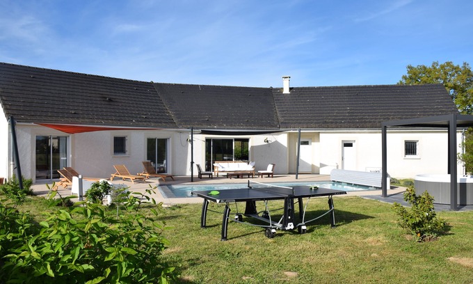 Bourbon-Lancy House | La maison du grand champ avec piscine proche du PAL
