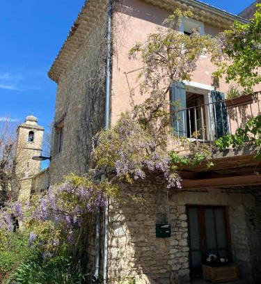 Lagnes House | La Maison Rose I Maison de village familiale