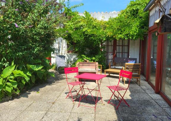 Saujon House | La maison rouge paisible maison de pays