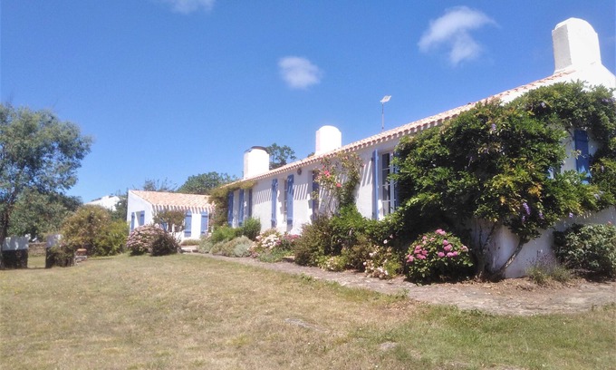 Ile d'Yeu House | La Meule- large house with enclosed garden not overlooked