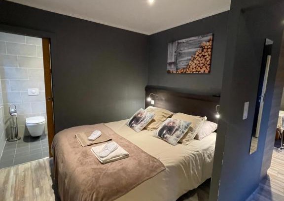 Moutiers Apartment | la Montagnette L ours T1 maison en travaux de 10h a 17h