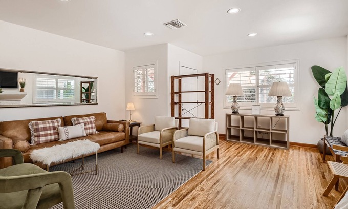 Adams Hill House | LA - PacMan - Darts- PingPong Table - Cowboy Pool