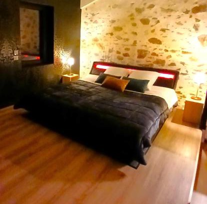 Saint-Philbert-de-Bouaine Hotel | La Passionnante Gîte avec Spa privatif
