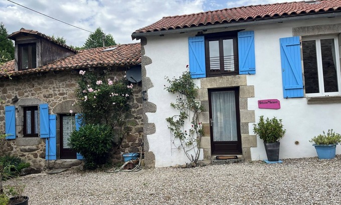 Saint-Estephe Cottage | La Petite Maison, charming 3 bedroom Gite in Saint-Estephe, 24360, Dordogne,