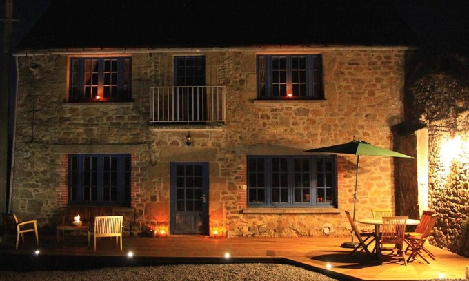 Saint-Coulomb Villa | La Petite Ville Aze.