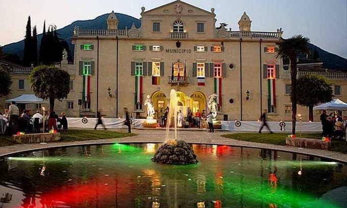 Caprino Veronese Apartment | La Piazzetta: central, fully restored, Wifi