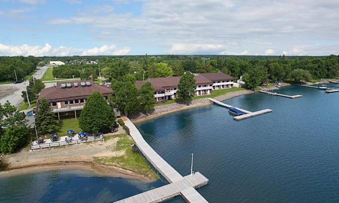 Rainy River District Hotel | La Place Rendez-Vous Hotel