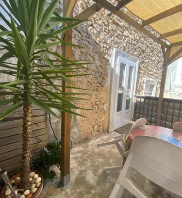 Capestang House | la Porte bleue