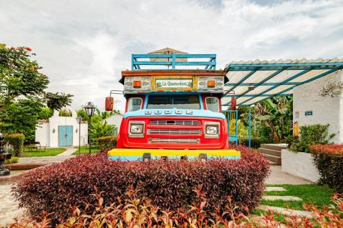 Pereira House | La Querendona - La Chiva un típico autobús Colombiano