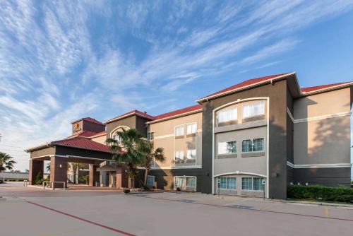 New Caney Hotel | La Quinta by Wyndham Houston New Caney