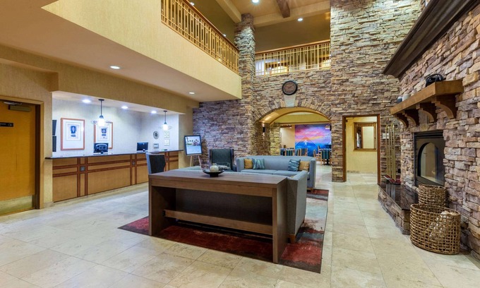 Salmon Creek Hotel | La Quinta Inn & Suites by Wyndham Vancouver