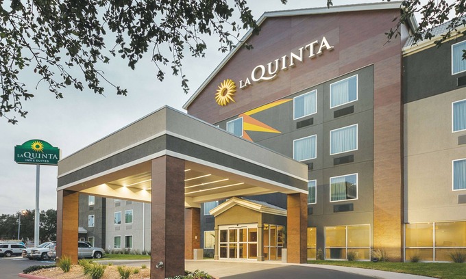 McNeil Hotel | La Quinta Inn & Suites by Wyndham Austin Round Rock