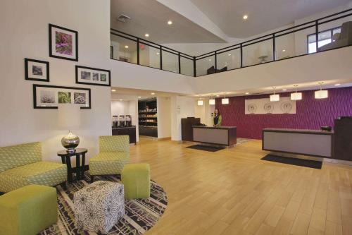 Romulus Hotel | La Quinta Inn & Suites by Wyndham Detroit Metro Airport