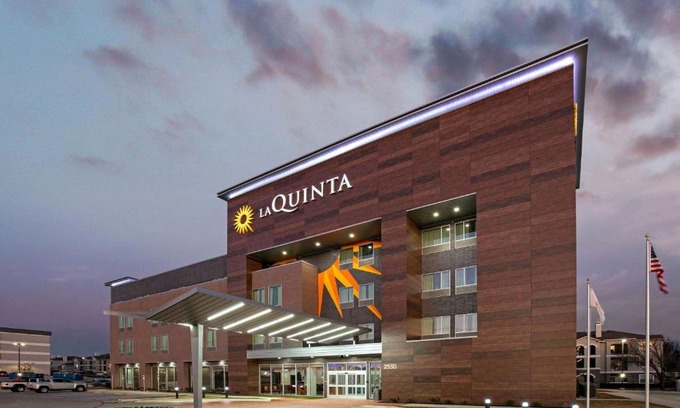 Euless Hotel | La Quinta Inn & Suites DFW West-Glade-Parks