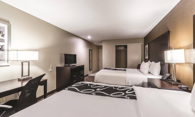 Collinsville Hotel | La Quinta Inn & Suites by Wyndham Collinsville - St. Louis