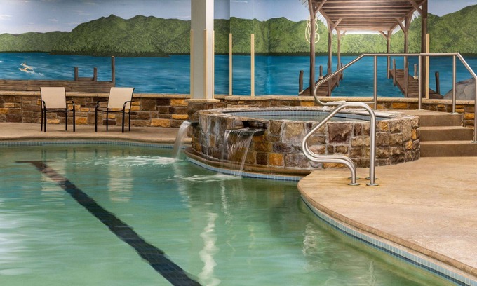 Lake George Hotel | La Quinta Inn & Suites by Wyndham Lake George