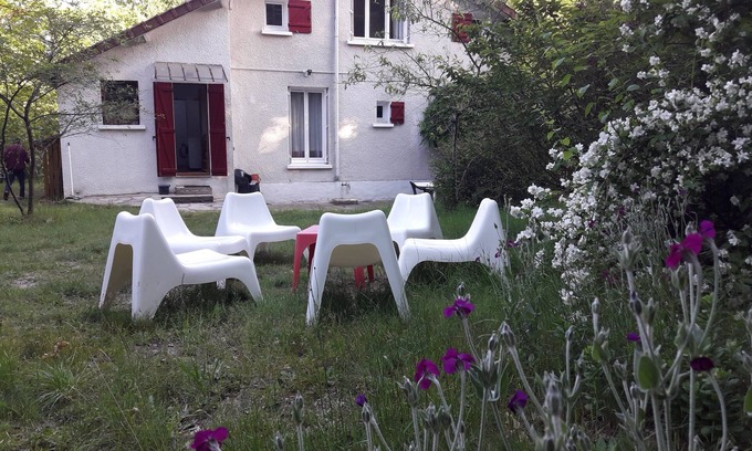 Noisy-sur-Ecole Cottage | La Rochetine-forêt des 3 pignons