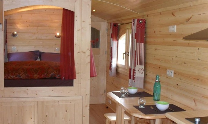 Palogneux Bed & Breakfast | La roulotte a la ferme