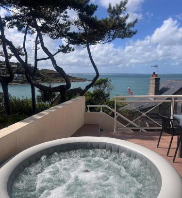 Fermanville House | La Terrasse de L Anse Maison avec Vue Mer et Spa Extérieur