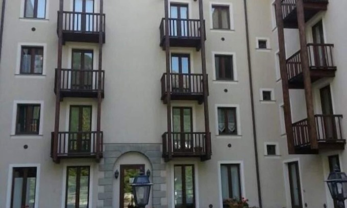 La Thuile Apartment | LA THUILE: COUNTRY CENTER. NEW furnished one bedroom apartment directly on the ski fields. Summer walks parking space, cellar.