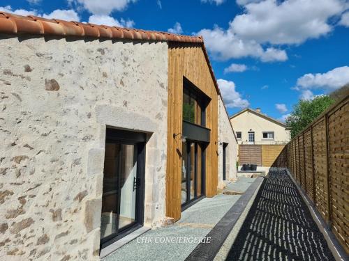 Les Chatelliers-Chateaumur House | La Tremblaie Grange rénovée avec vue campagne - 10 min du Puy duFou